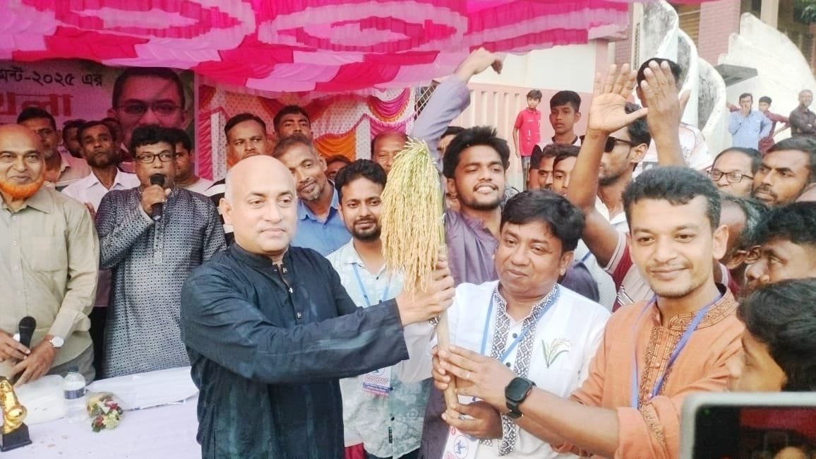 পাংশায় জিনাত উল্লাহ শেখ স্মৃতি ফুটবল টুর্নামেন্টে চ্যাম্পিয়ন বি আর টি সি ঢাকা